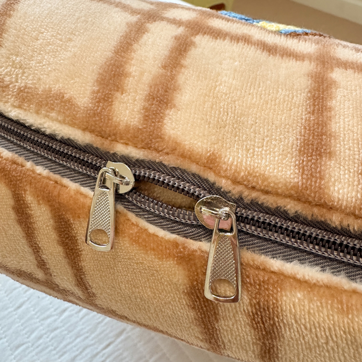 91家纺网 家纺一手货源 找家纺 （总）铭宣家居 2025新款牛奶绒毛巾绣软萌抱枕被