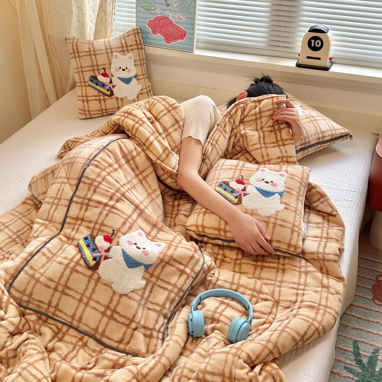 91家纺网 家纺一手货源 找家纺 （总）铭宣家居 2025新款牛奶绒毛巾绣软萌抱枕被