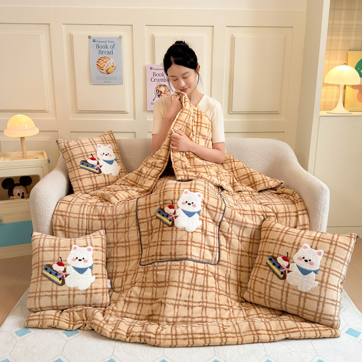 91家纺网 家纺一手货源 找家纺 铭宣家居 2025新款牛奶绒毛巾绣软萌抱枕被 格纹狗狗