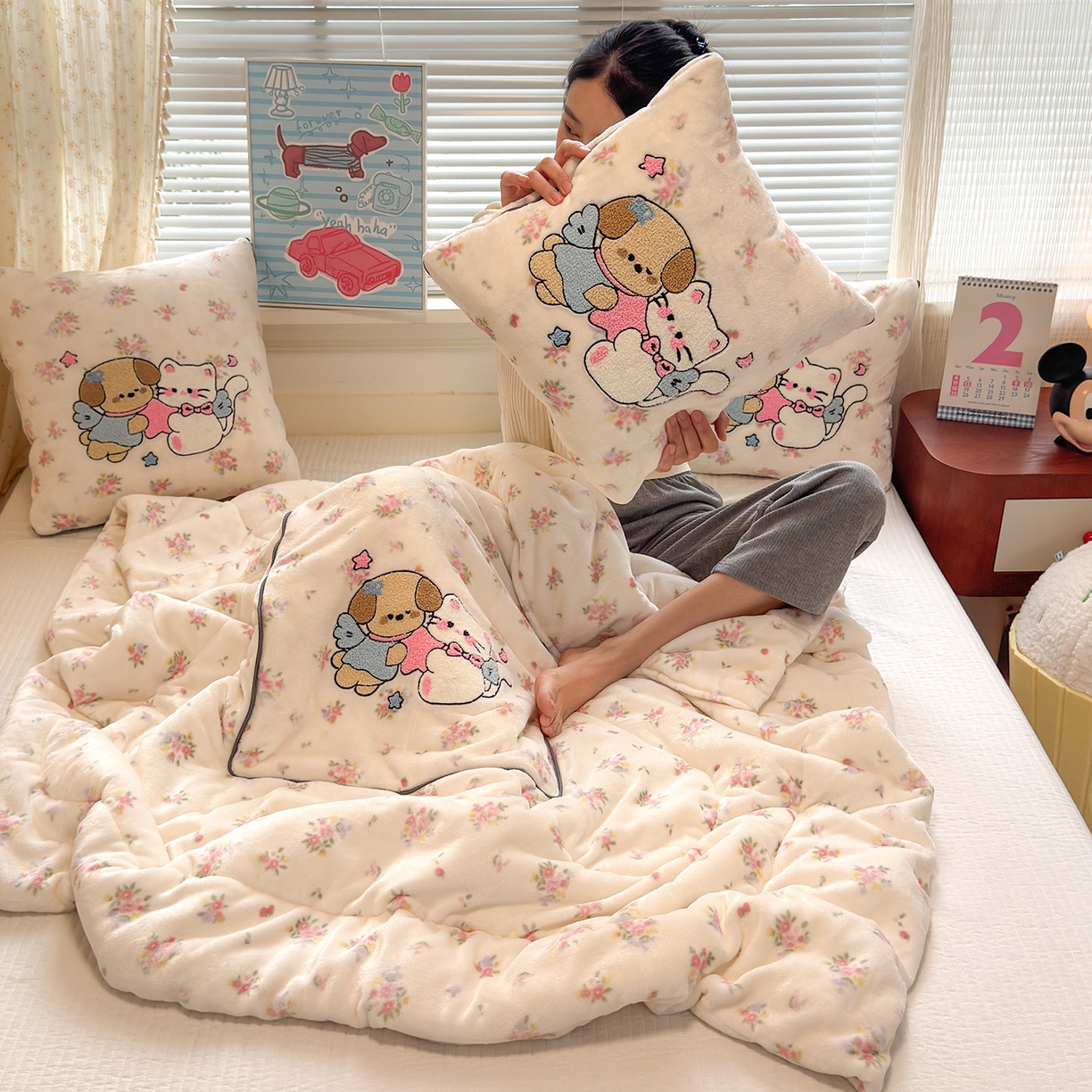 91家纺网 家纺一手货源 找家纺 铭宣家居 2025新款牛奶绒毛巾绣软萌抱枕被 梦境宝贝