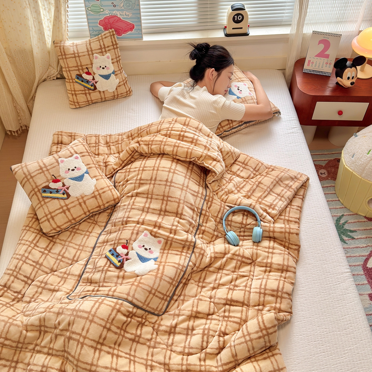 91家纺网 家纺一手货源 找家纺 （总）铭宣家居 2025新款牛奶绒毛巾绣软萌抱枕被