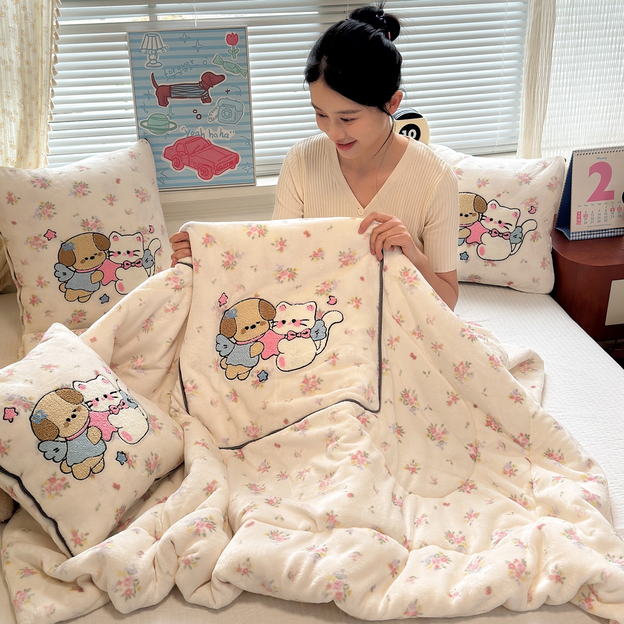 91家纺网 家纺一手货源 找家纺 铭宣家居 2025新款牛奶绒毛巾绣软萌抱枕被 梦境宝贝