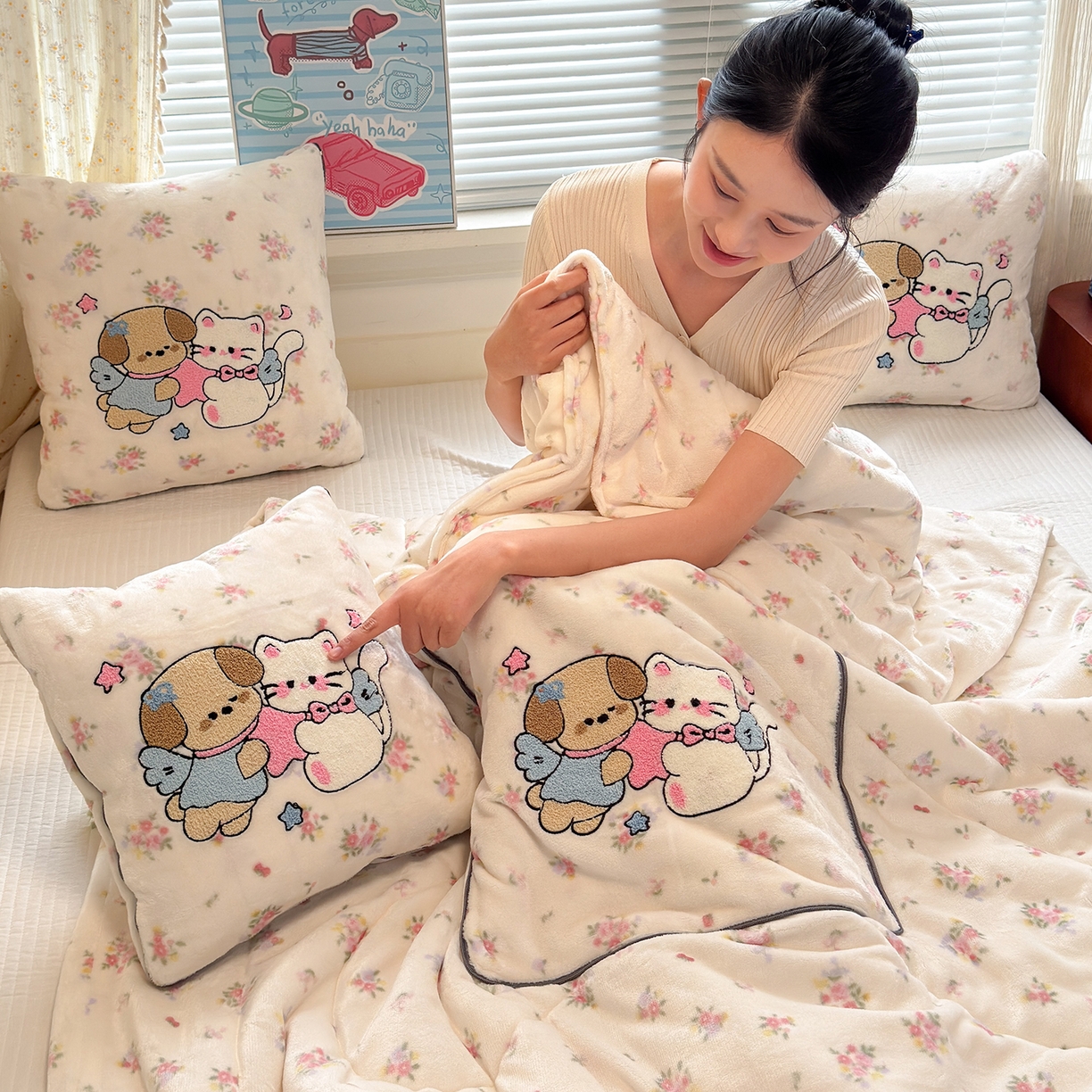 91家纺网 家纺一手货源 找家纺 铭宣家居 2025新款牛奶绒毛巾绣软萌抱枕被 梦境宝贝