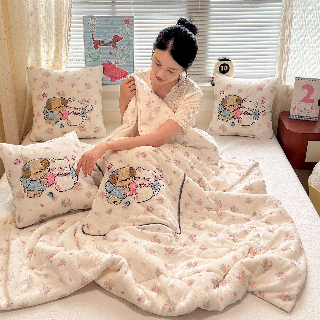 91家纺网 家纺一手货源 找家纺 铭宣家居 2025新款牛奶绒毛巾绣软萌抱枕被 梦境宝贝