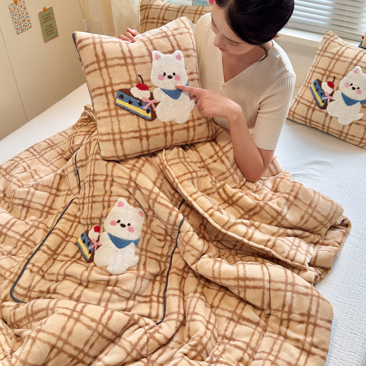 91家纺网 家纺一手货源 找家纺 （总）铭宣家居 2025新款牛奶绒毛巾绣软萌抱枕被