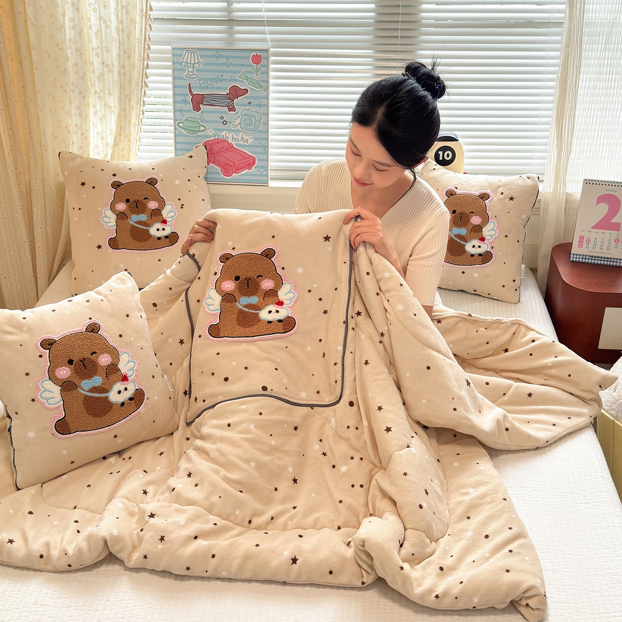 91家纺网 家纺一手货源 找家纺 铭宣家居 2025新款牛奶绒毛巾绣软萌抱枕被 星星皮卡