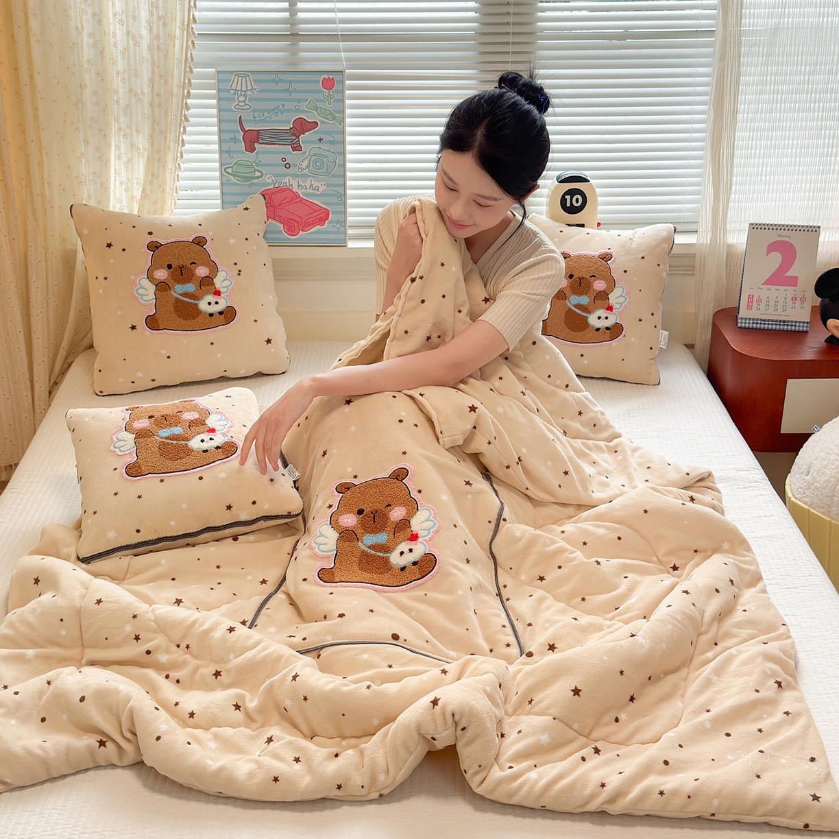 91家纺网 家纺一手货源 找家纺 铭宣家居 2025新款牛奶绒毛巾绣软萌抱枕被 星星皮卡