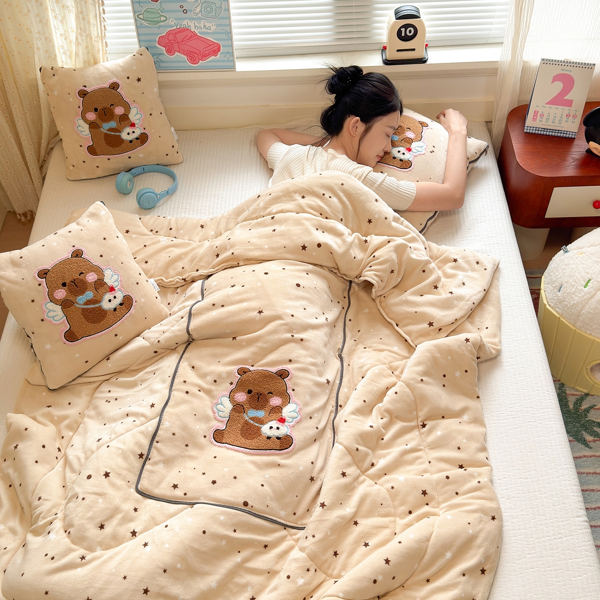 91家纺网 家纺一手货源 找家纺 铭宣家居 2025新款牛奶绒毛巾绣软萌抱枕被 星星皮卡