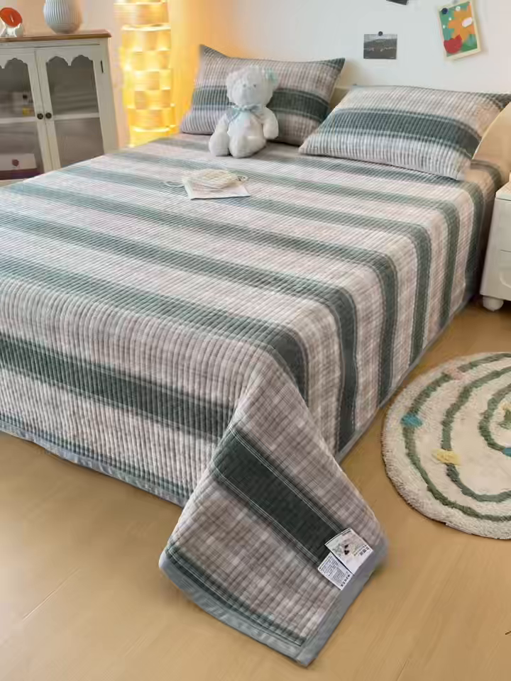 91家纺网 家纺一手货源 找家纺 金泰莱 2025新款高克重牛奶绒夹棉印花床盖 摩伊