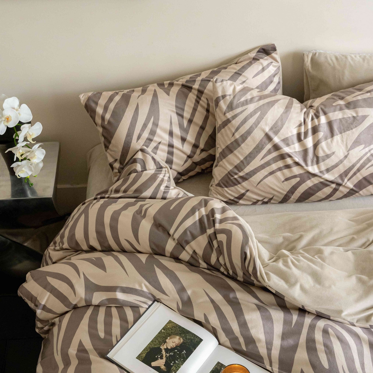 91家纺网 家纺一手货源 找家纺 ONE TWO ONE 121 2025新款轻奢新法式德芙绒宝宝绒婴儿绒短毛绒牛奶绒四件套床单被套-摩格【会员-10】 平台控价券后不得低于 258  278 摩格-咖