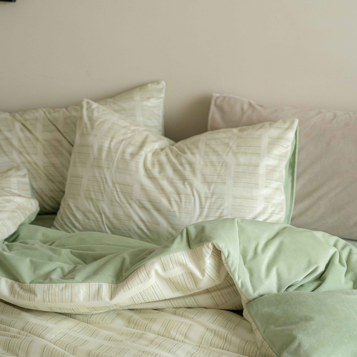 91家纺网 家纺一手货源 找家纺 ONE TWO ONE 121 2025新款轻奢新法式德芙绒宝宝绒婴儿绒短毛绒牛奶绒四件套床单被套-明日日记 明亮日记-米绿