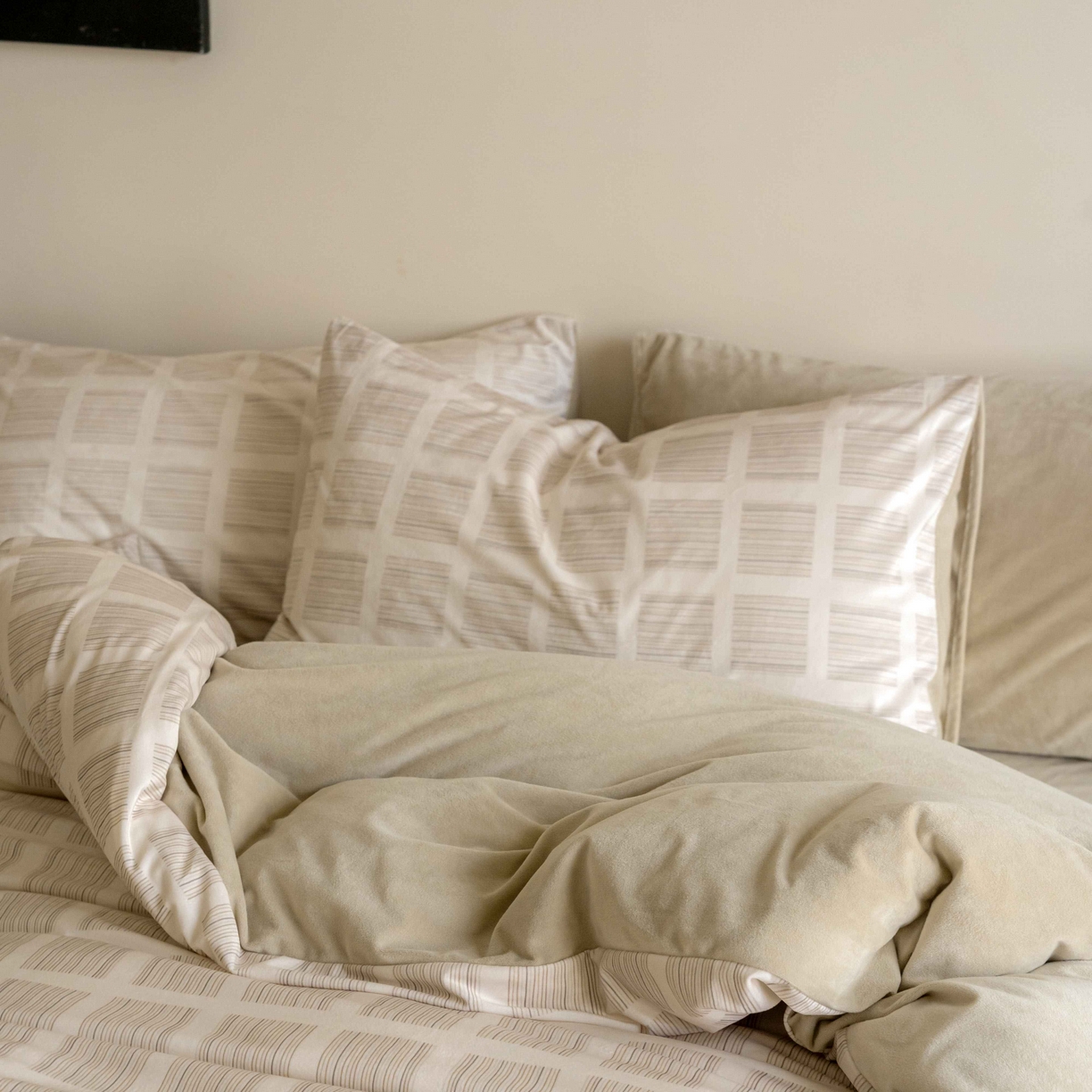 91家纺网 家纺一手货源 找家纺 ONE TWO ONE 121 2025新款轻奢新法式德芙绒宝宝绒婴儿绒短毛绒牛奶绒四件套床单被套-明日日记 明亮日记-奶杏