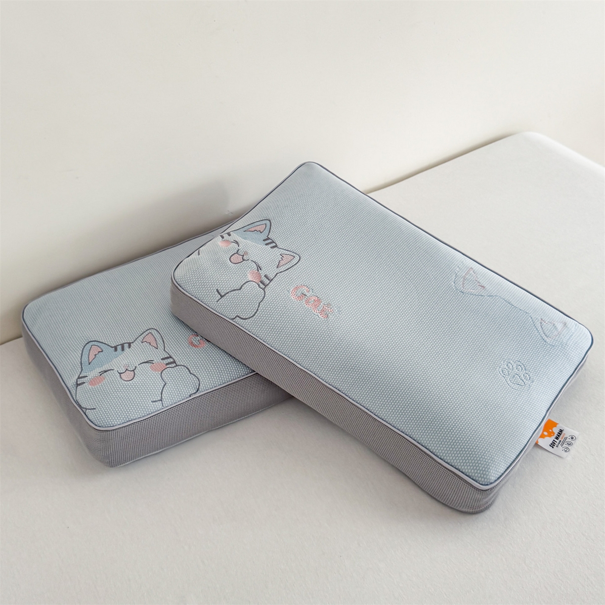 91家纺网 家纺一手货源 找家纺 （总）麦肯锡  2025新款暖绒猫咪刺绣荞麦枕枕头枕芯,淡蓝,黄棕,奶黄,嫩粉,浅灰