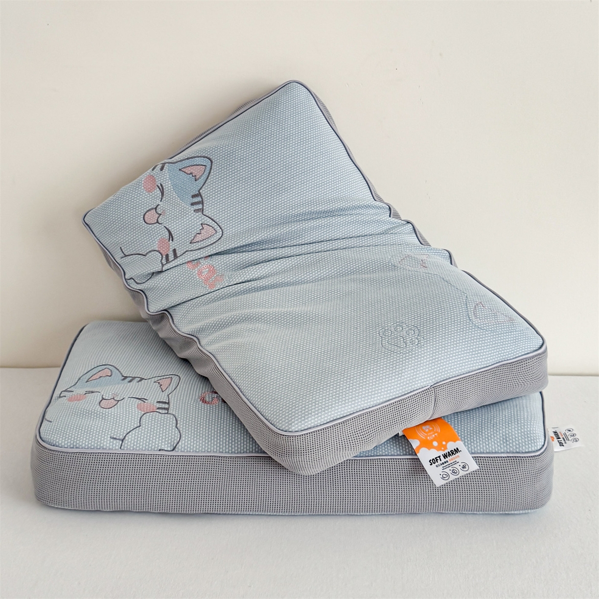 91家纺网 家纺一手货源 找家纺 麦肯锡  2025新款暖绒猫咪刺绣荞麦枕枕头枕芯 淡蓝