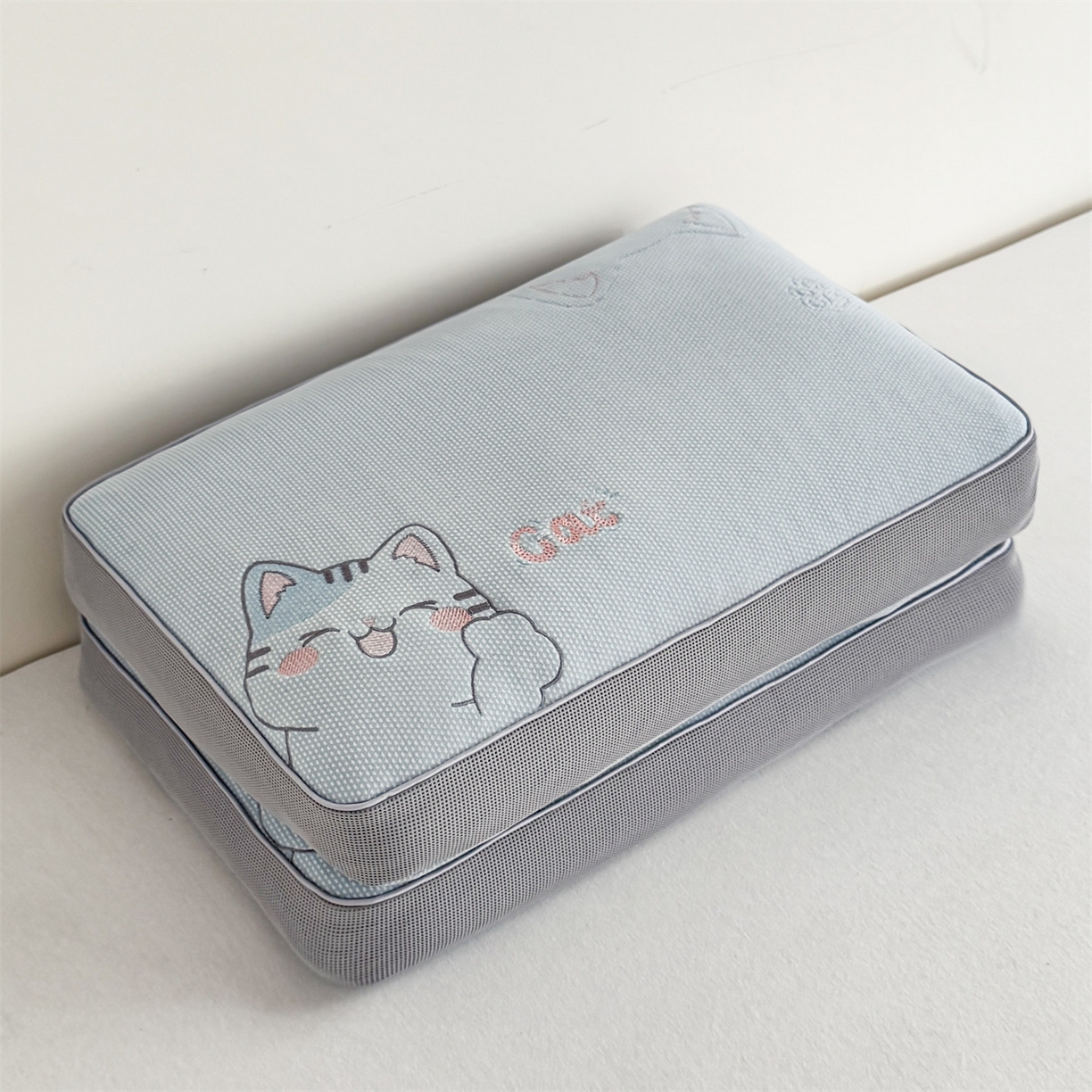 91家纺网 家纺一手货源 找家纺 麦肯锡  2025新款暖绒猫咪刺绣荞麦枕枕头枕芯 淡蓝