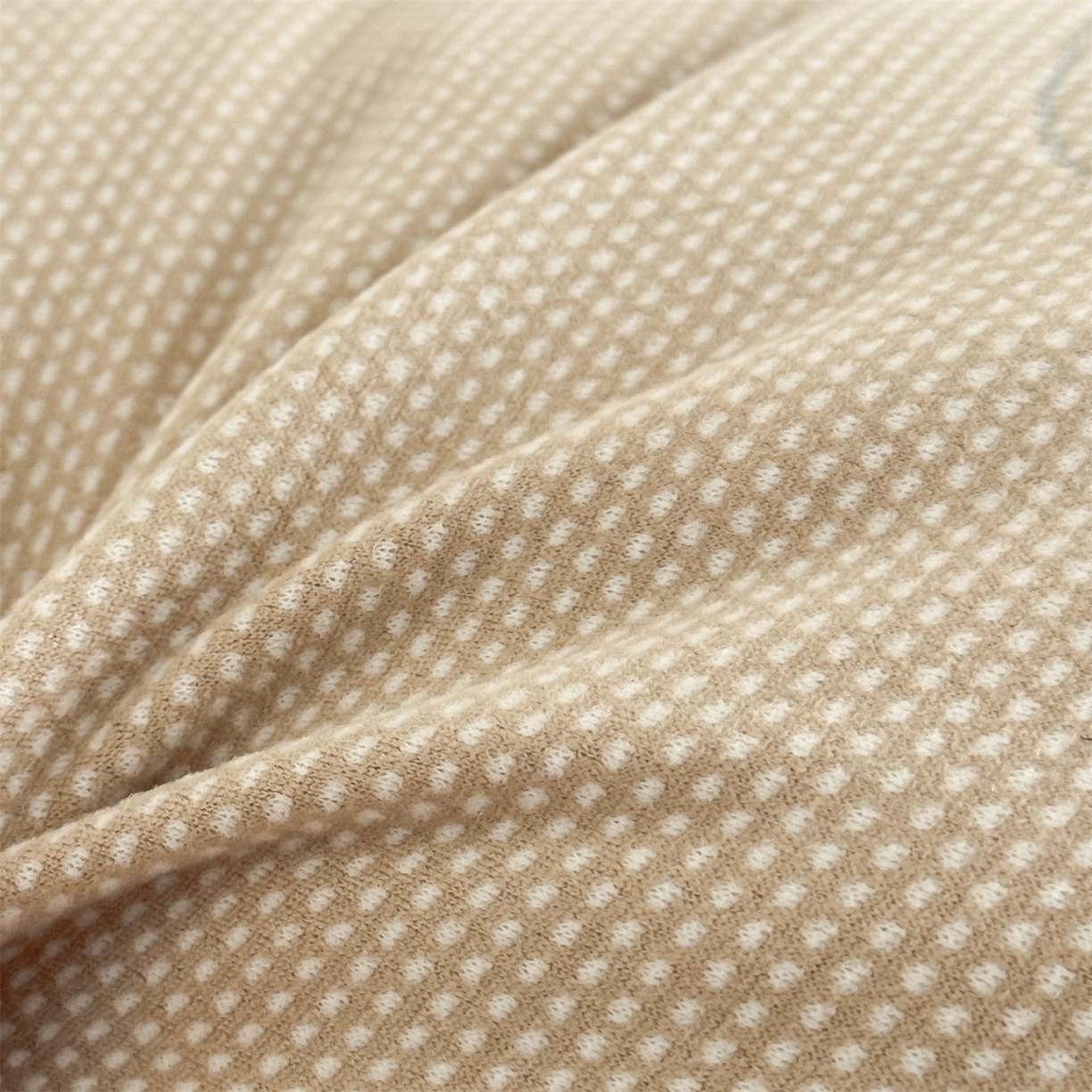 91家纺网 家纺一手货源 找家纺 麦肯锡  2025新款暖绒猫咪刺绣荞麦枕枕头枕芯 黄棕