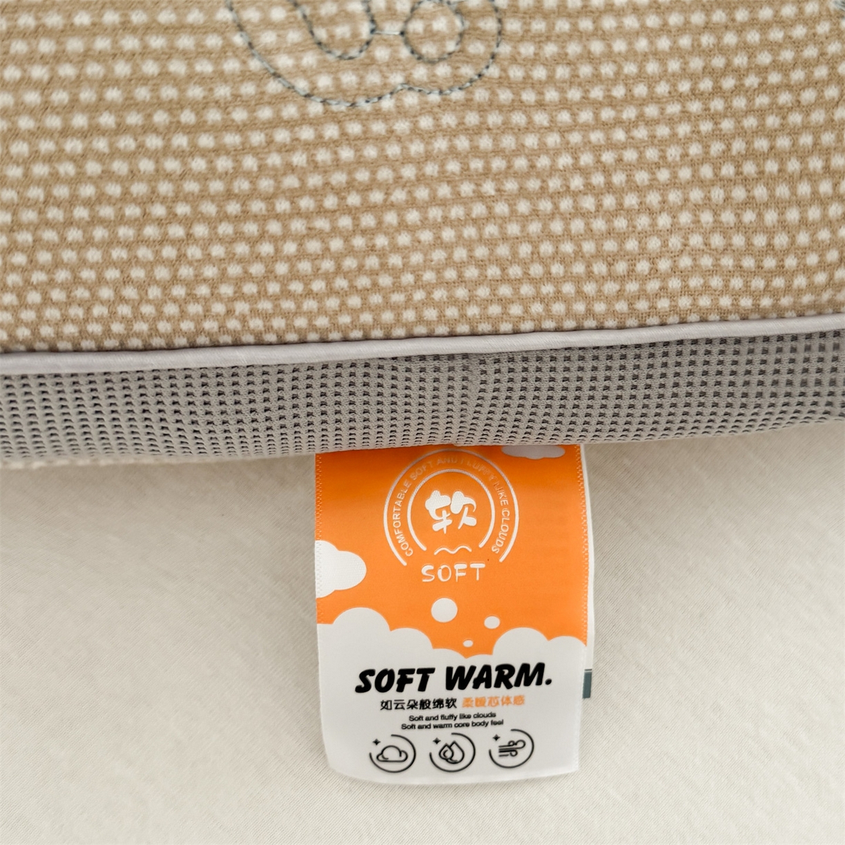 91家纺网 家纺一手货源 找家纺 麦肯锡  2025新款暖绒猫咪刺绣荞麦枕枕头枕芯 黄棕