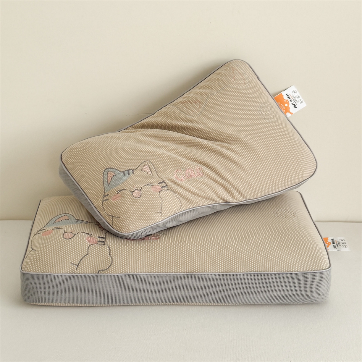 91家纺网 家纺一手货源 找家纺 麦肯锡  2025新款暖绒猫咪刺绣荞麦枕枕头枕芯 黄棕