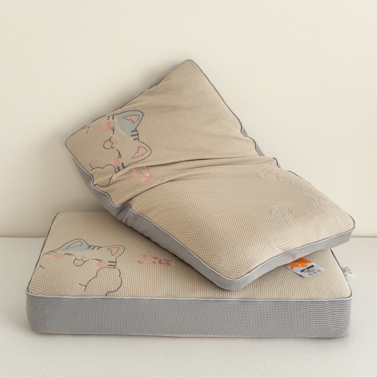 91家纺网 家纺一手货源 找家纺 麦肯锡  2025新款暖绒猫咪刺绣荞麦枕枕头枕芯 黄棕