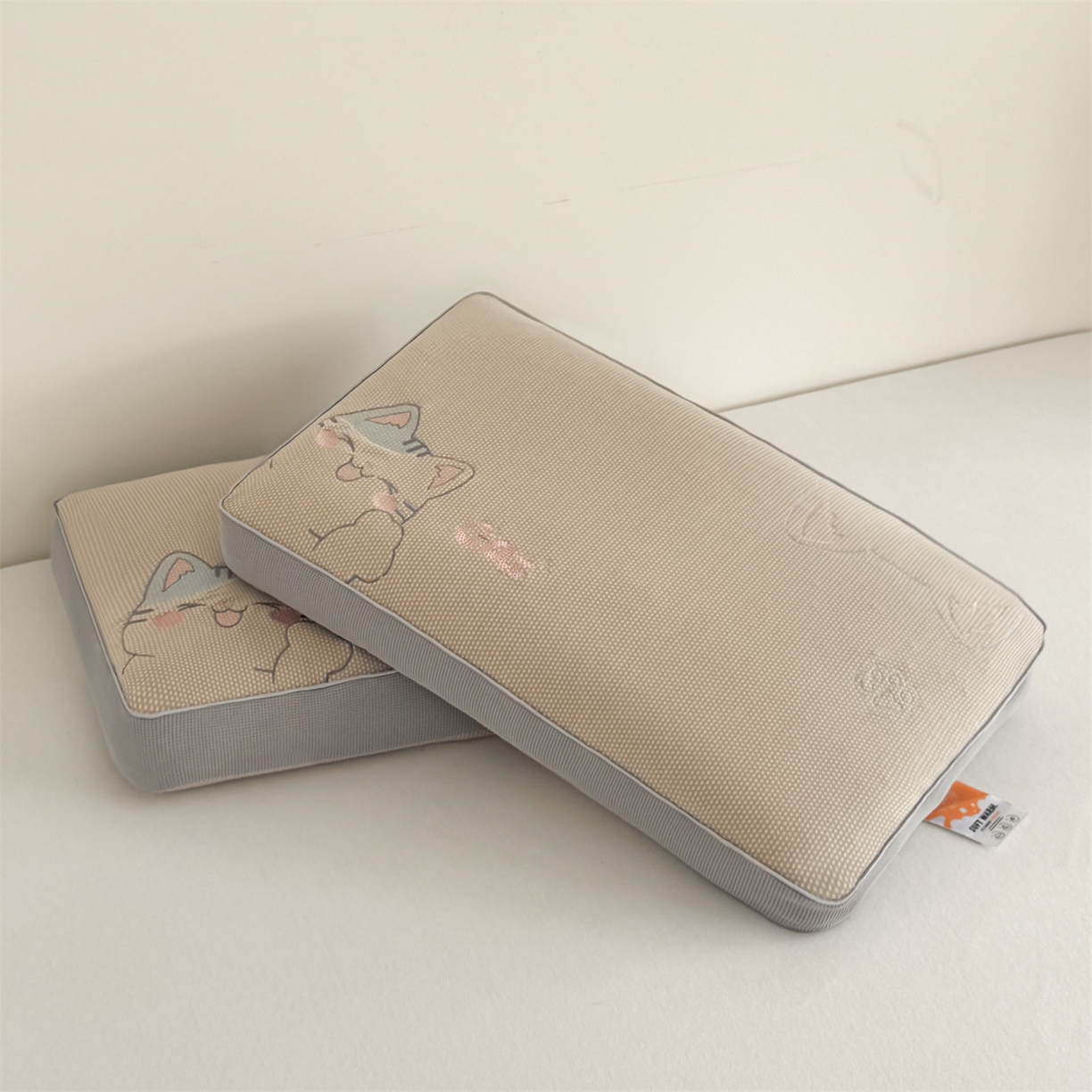 麦肯锡  2025新款暖绒猫咪刺绣荞麦枕枕头枕芯 黄棕