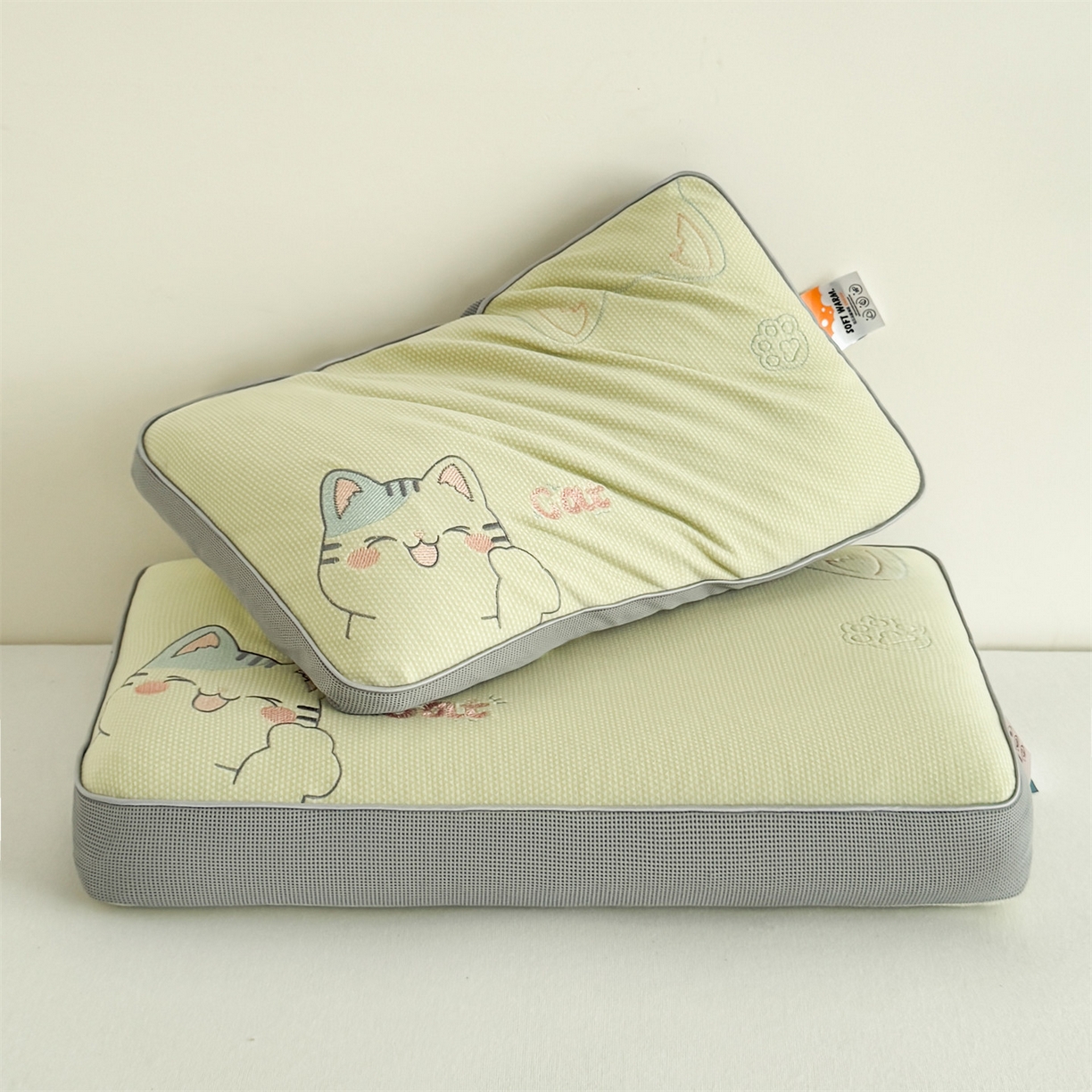 91家纺网 家纺一手货源 找家纺 麦肯锡  2025新款暖绒猫咪刺绣荞麦枕枕头枕芯 奶黄