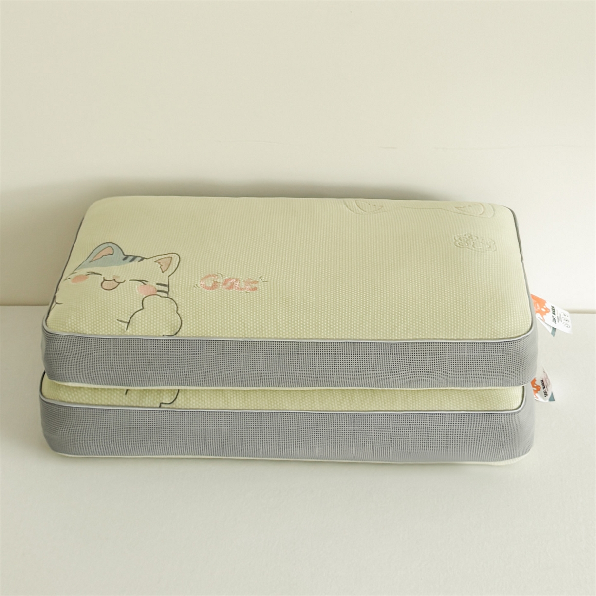 91家纺网 家纺一手货源 找家纺 麦肯锡  2025新款暖绒猫咪刺绣荞麦枕枕头枕芯 奶黄