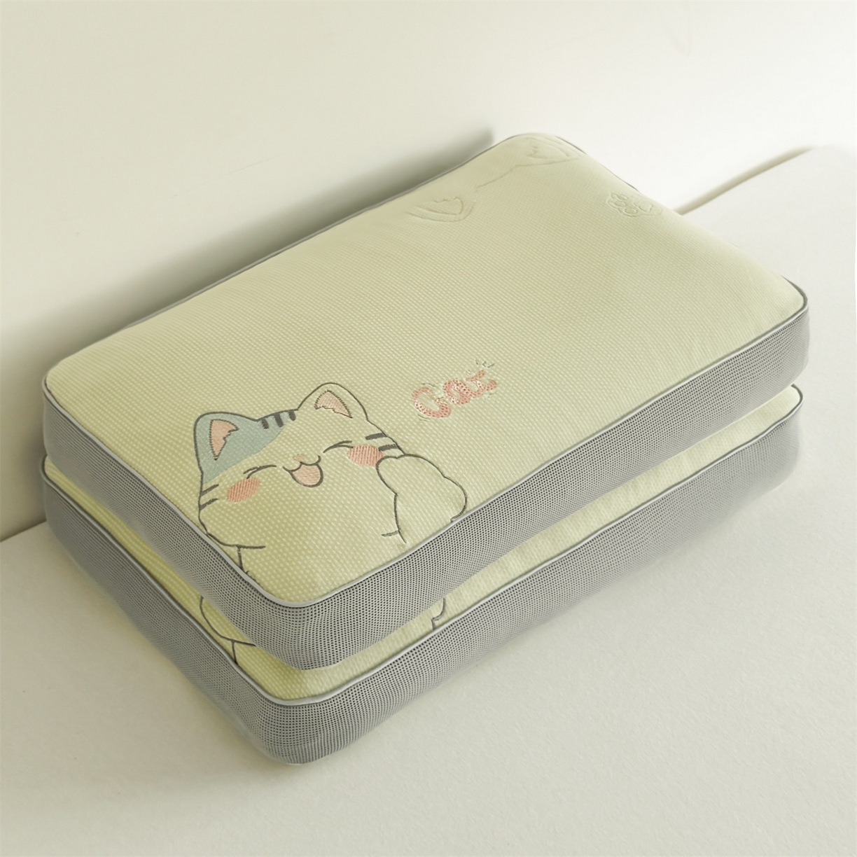 91家纺网 家纺一手货源 找家纺 麦肯锡  2025新款暖绒猫咪刺绣荞麦枕枕头枕芯 奶黄