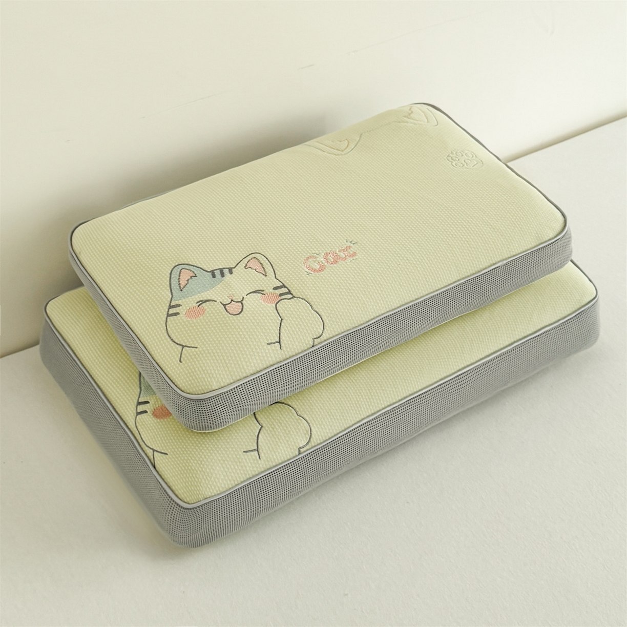 91家纺网 家纺一手货源 找家纺 麦肯锡  2025新款暖绒猫咪刺绣荞麦枕枕头枕芯 奶黄