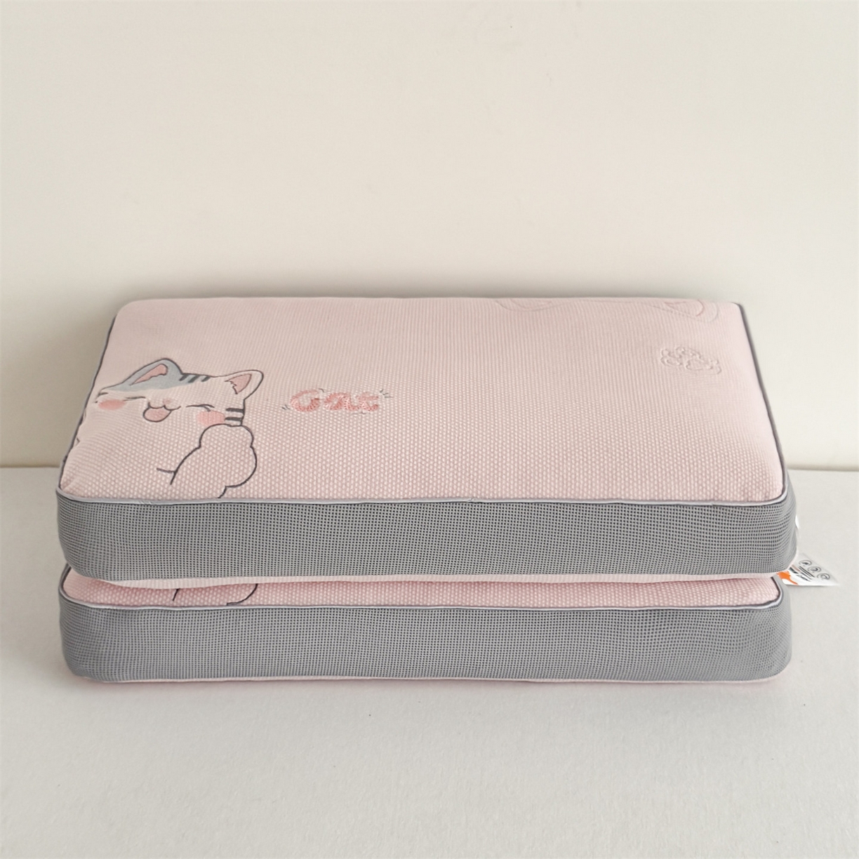 91家纺网 家纺一手货源 找家纺 麦肯锡  2025新款暖绒猫咪刺绣荞麦枕枕头枕芯 嫩粉