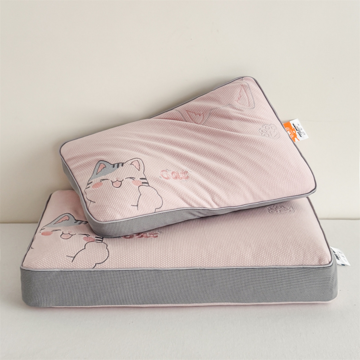 91家纺网 家纺一手货源 找家纺 麦肯锡  2025新款暖绒猫咪刺绣荞麦枕枕头枕芯 嫩粉