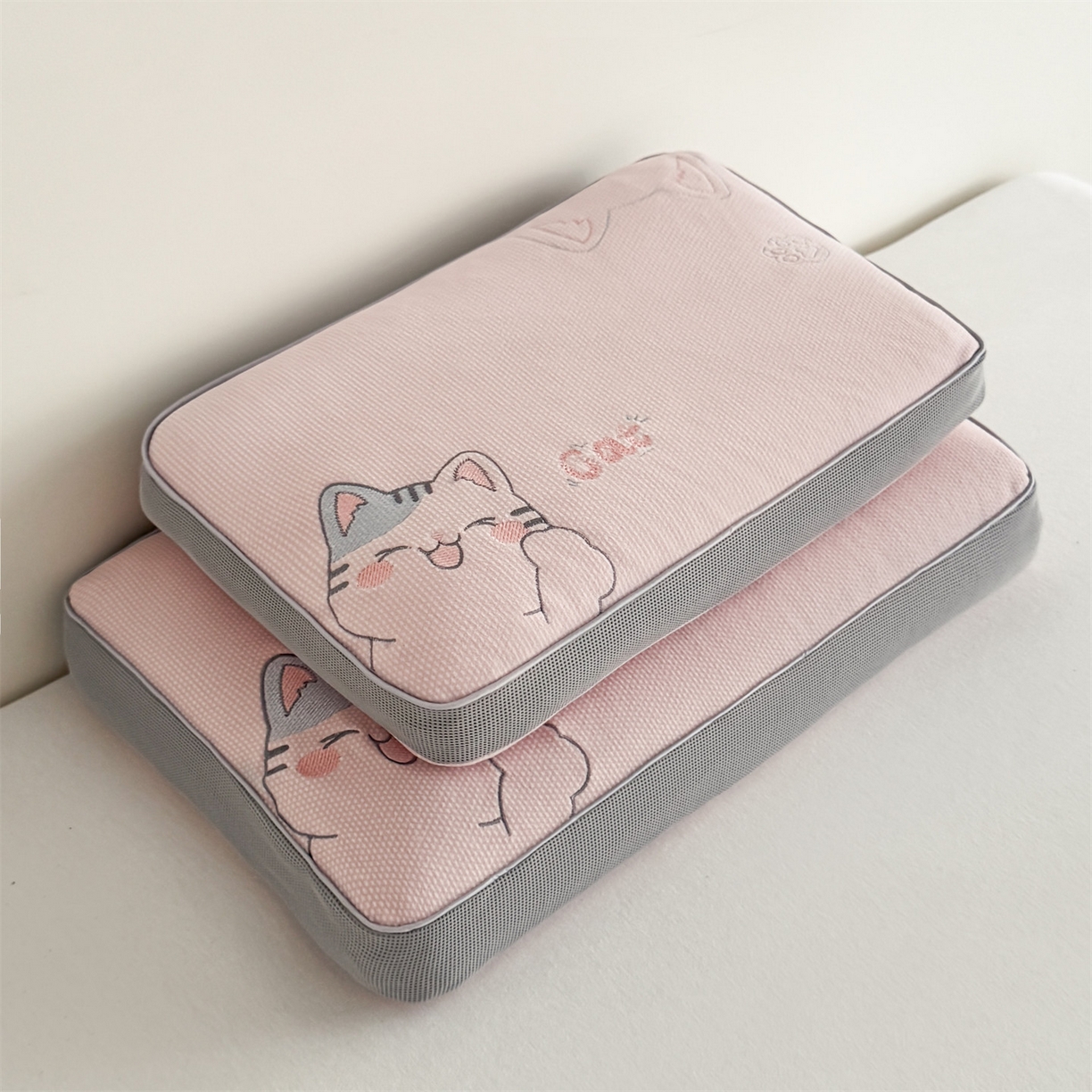 91家纺网 家纺一手货源 找家纺 麦肯锡  2025新款暖绒猫咪刺绣荞麦枕枕头枕芯 嫩粉