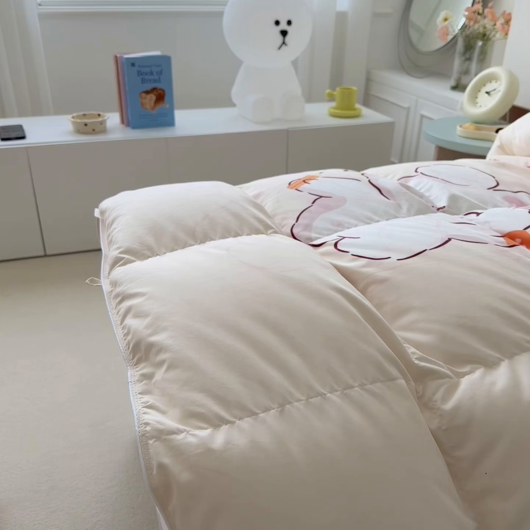 91家纺网 家纺一手货源 找家纺 （总）暖羽屋羽绒馆 2025新款国标过检 绒子含量 95白鹅绒被芯儿童学生婴幼儿园小羽绒被子1.2米