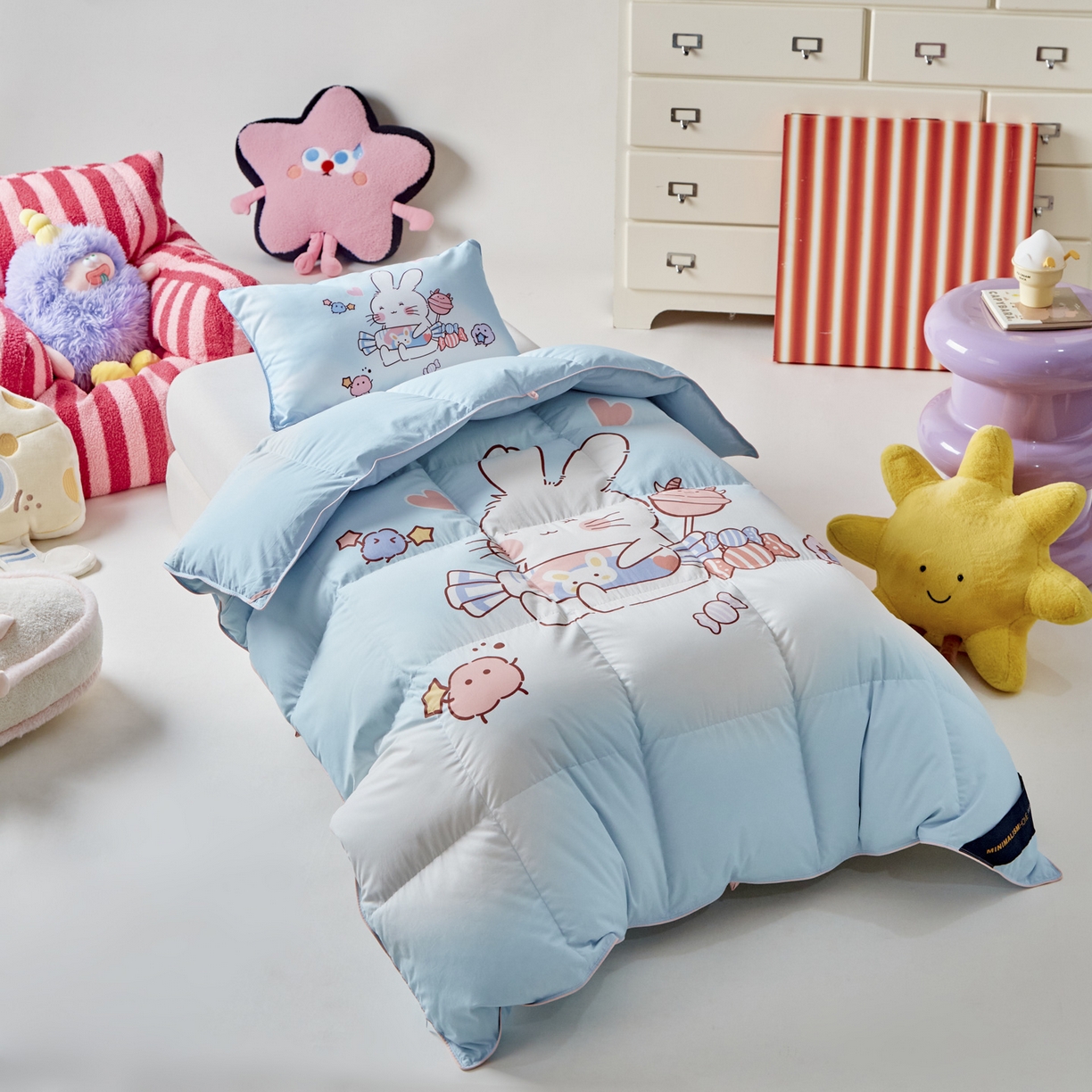 91家纺网 家纺一手货源 找家纺 暖羽屋羽绒馆 2025新款国标过检 绒子含量 95白鹅绒被芯儿童学生婴幼儿园小羽绒被子1.2米 奶糖大白兔