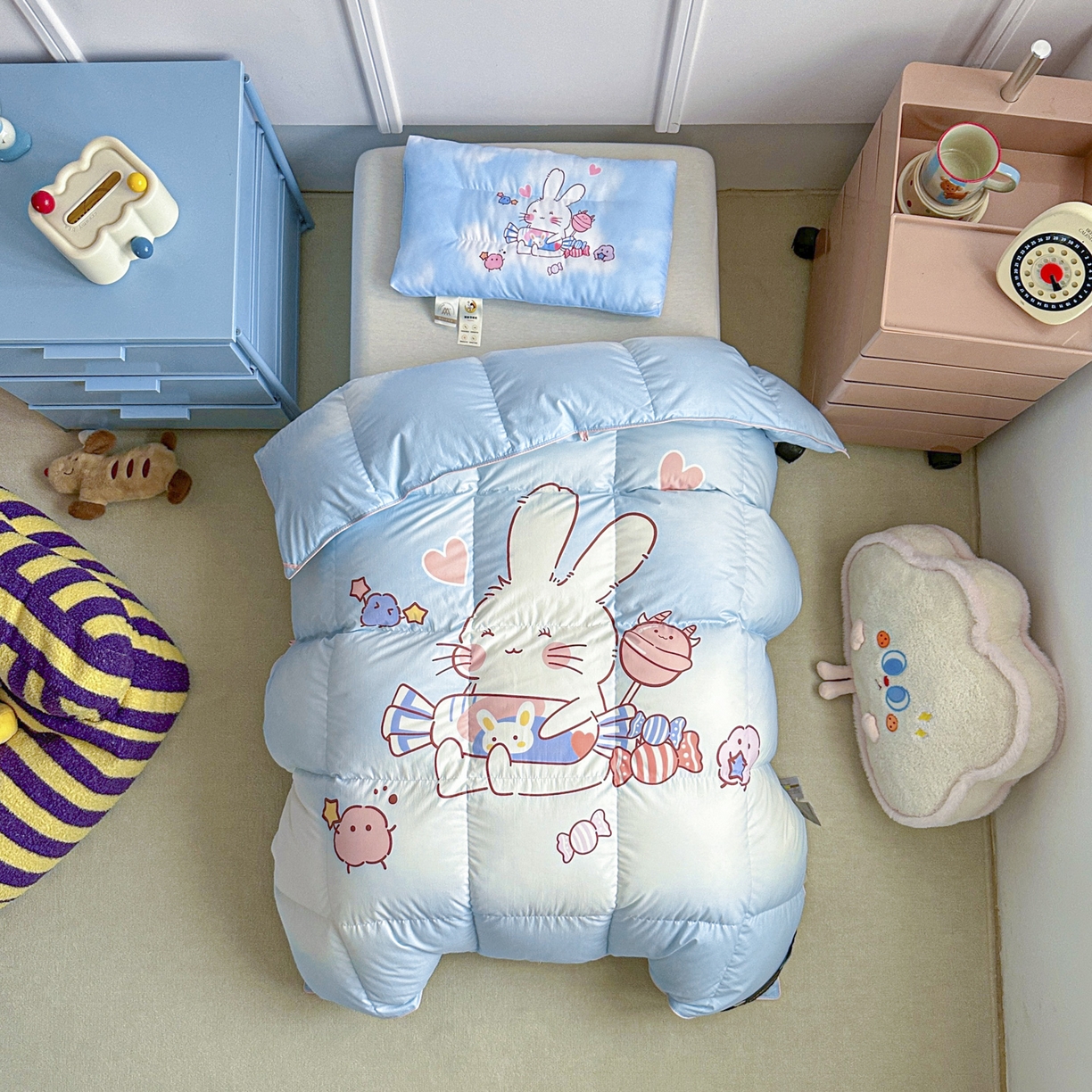 91家纺网 家纺一手货源 找家纺 暖羽屋羽绒馆 2025新款国标过检 绒子含量 95白鹅绒被芯儿童学生婴幼儿园小羽绒被子1.2米 奶糖大白兔