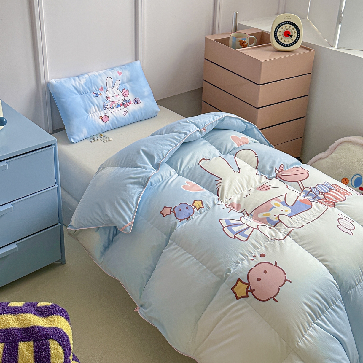 91家纺网 家纺一手货源 找家纺 暖羽屋羽绒馆 2025新款国标过检 绒子含量 95白鹅绒被芯儿童学生婴幼儿园小羽绒被子1.2米 奶糖大白兔