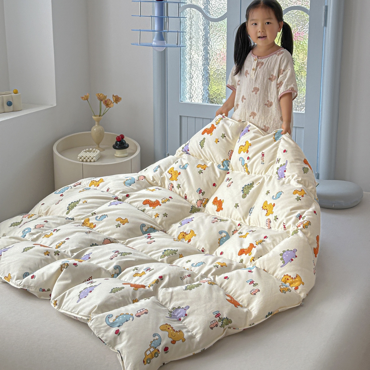 91家纺网 家纺一手货源 找家纺 暖羽屋羽绒馆 2025新款国标过检 绒子含量 95白鹅绒被芯儿童学生婴幼儿园小羽绒被子1.2米 汽车恐龙