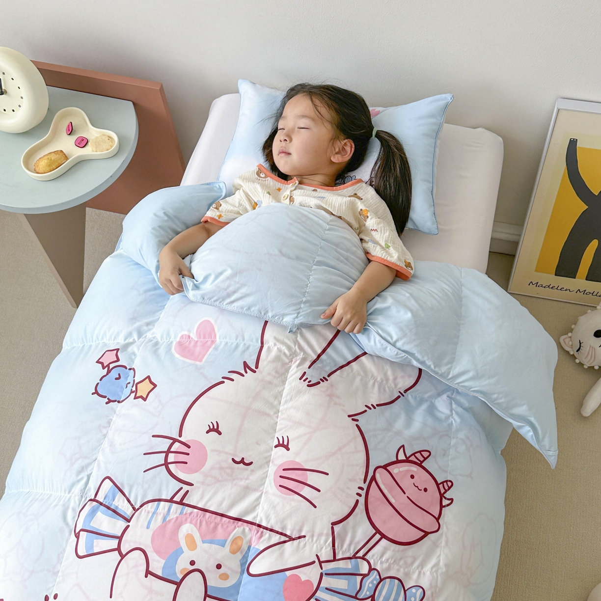 91家纺网 家纺一手货源 找家纺 暖羽屋羽绒馆 2025新款国标过检 绒子含量 95白鹅绒被芯儿童学生婴幼儿园小羽绒被子1.2米 带模特  奶糖兔兔