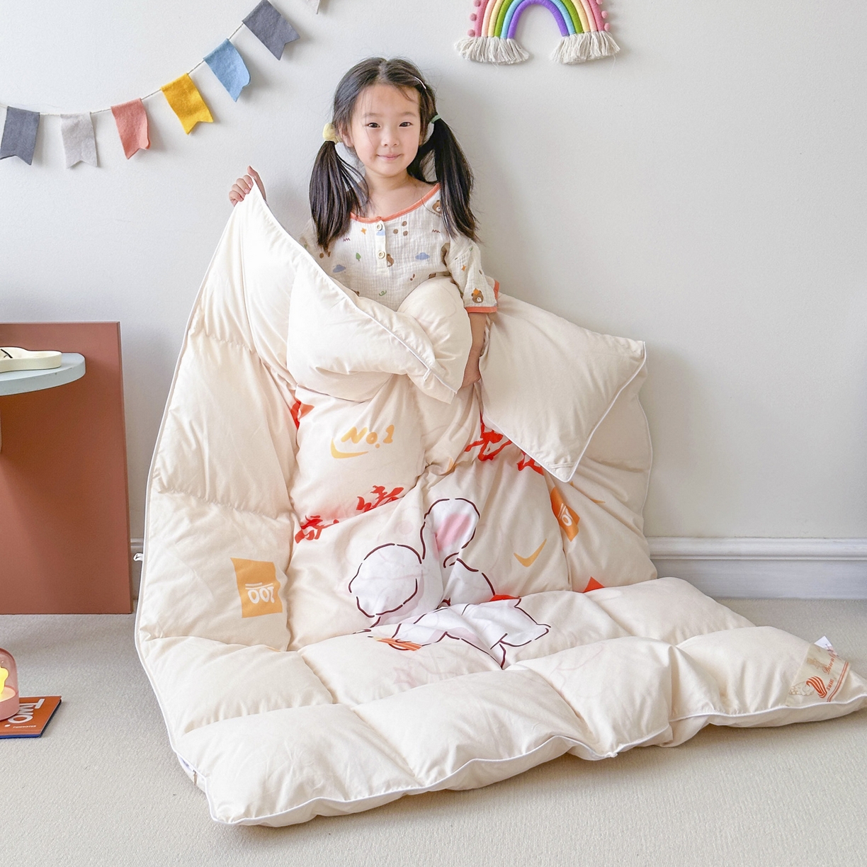 91家纺网 家纺一手货源 找家纺 暖羽屋羽绒馆 2025新款国标过检 绒子含量 95白鹅绒被芯儿童学生婴幼儿园小羽绒被子1.2米 带模特 成绩兔出