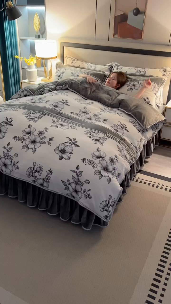 91家纺网 家纺一手货源 找家纺 栩裕纺织 2025新款230高克重牛奶绒法莱绒印花四件套-直播热款8斤半 素色花卉