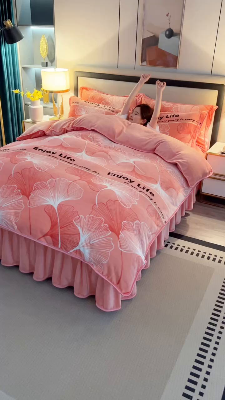 91家纺网 家纺一手货源 找家纺 栩裕纺织 2025新款230高克重牛奶绒法莱绒印花四件套-直播热款8斤半 银杏满地粉