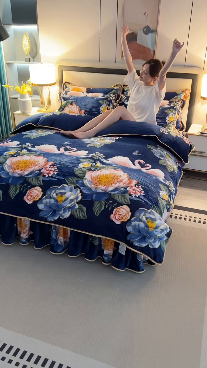 91家纺网 家纺一手货源 找家纺 栩裕纺织 2025新款230高克重牛奶绒法莱绒印花四件套-直播热款8斤半 三生有幸灰