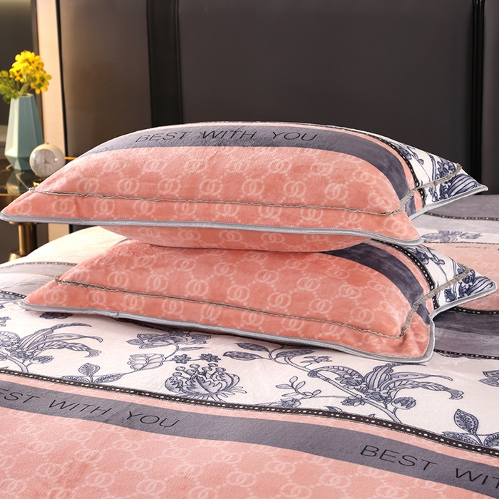 91家纺网 家纺一手货源 找家纺 栩裕纺织 2025新款230高克重牛奶绒法莱绒印花四件套-直播热款8斤半 温情花语