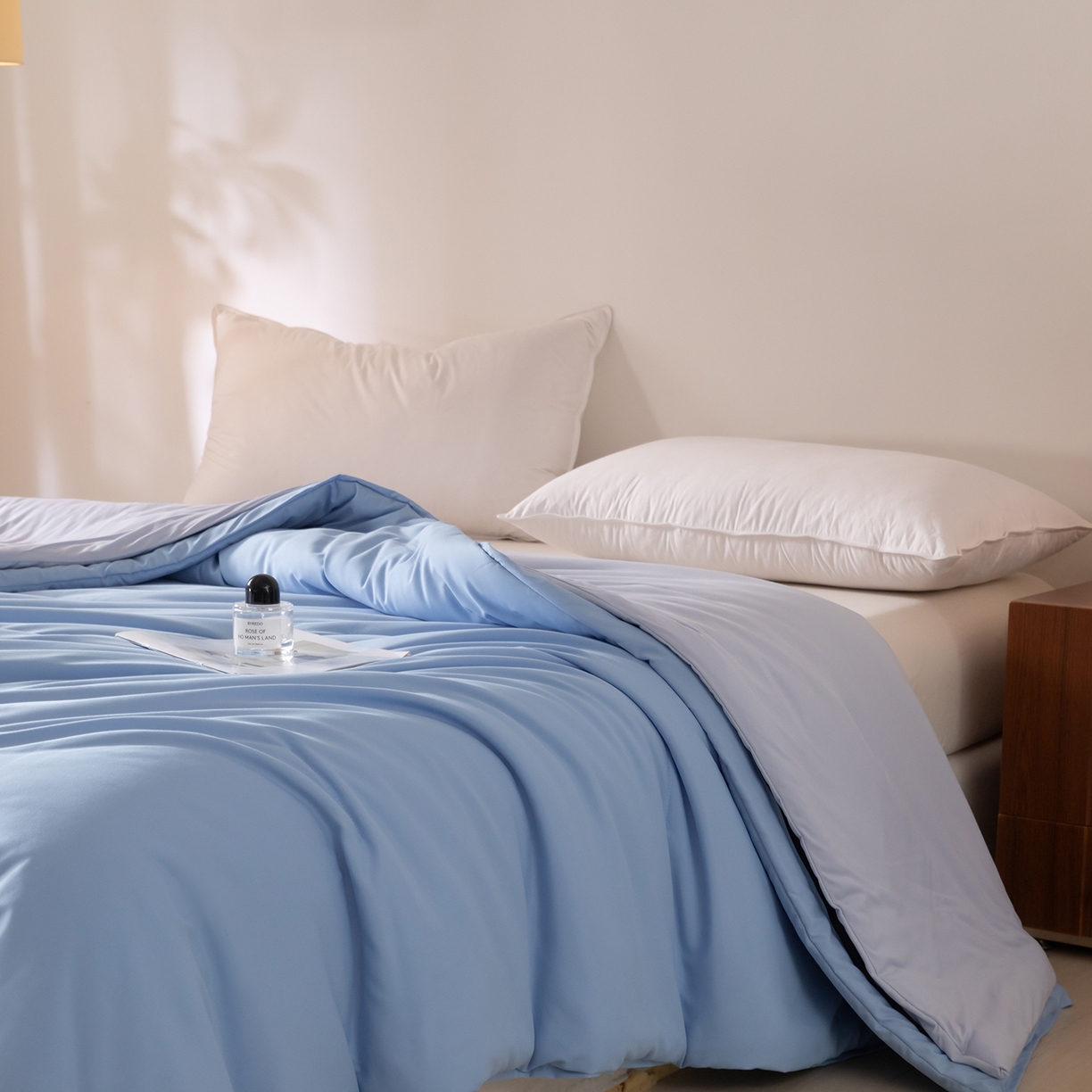 91家纺网 家纺一手货源 找家纺 大红帽家纺 2025新款亲肤柔软舒适四季被子被芯 浅蓝