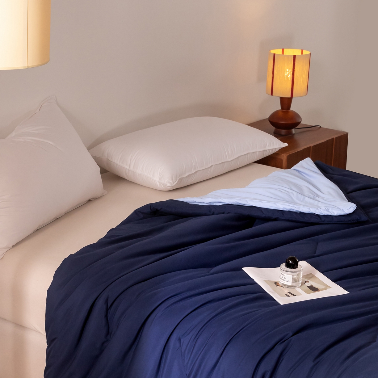 91家纺网 家纺一手货源 找家纺 大红帽家纺 2025新款亲肤柔软舒适四季被子被芯 深蓝