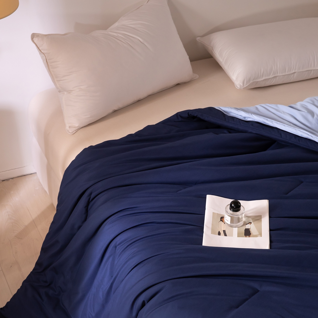 91家纺网 家纺一手货源 找家纺 大红帽家纺 2025新款亲肤柔软舒适四季被子被芯 深蓝