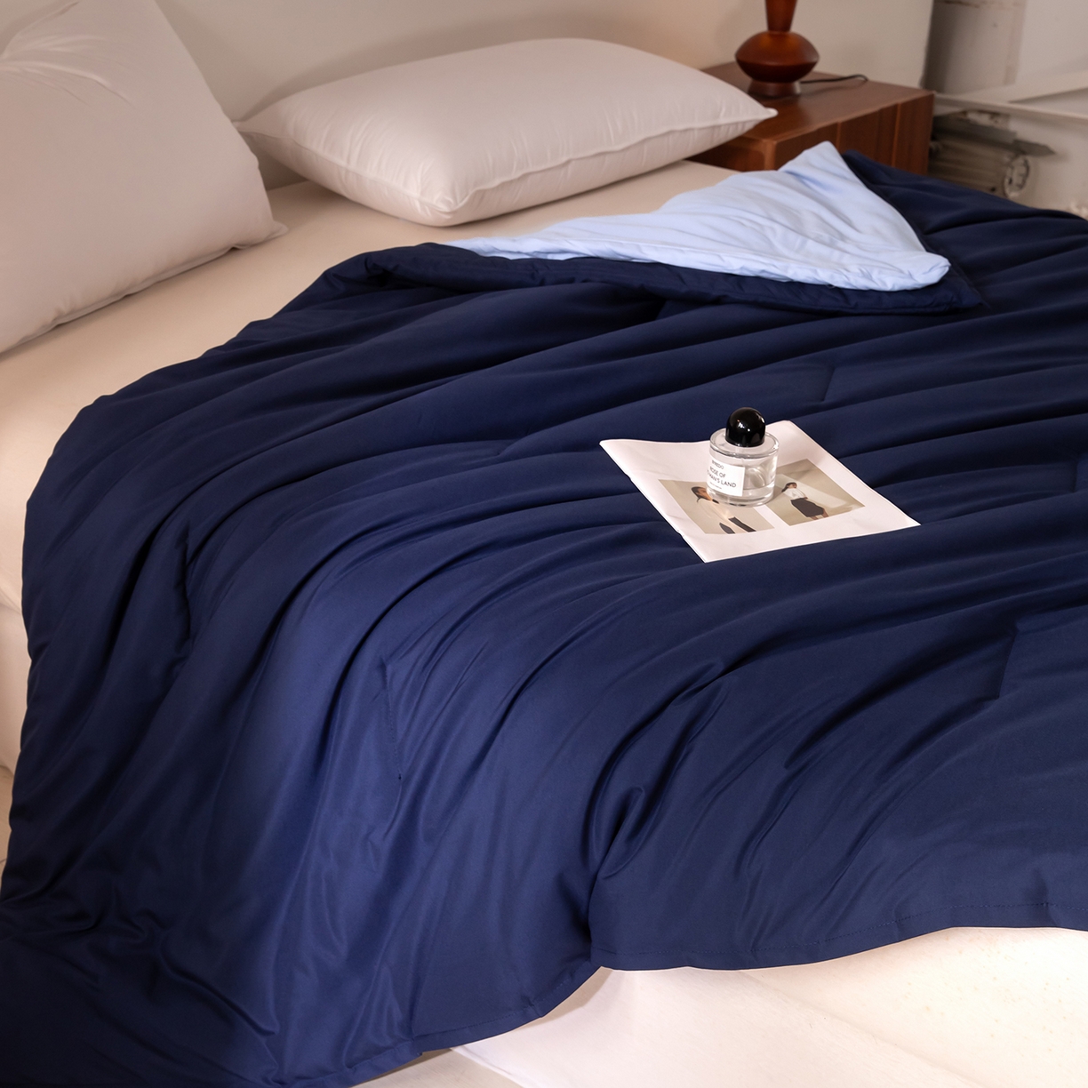 91家纺网 家纺一手货源 找家纺 大红帽家纺 2025新款亲肤柔软舒适四季被子被芯 深蓝