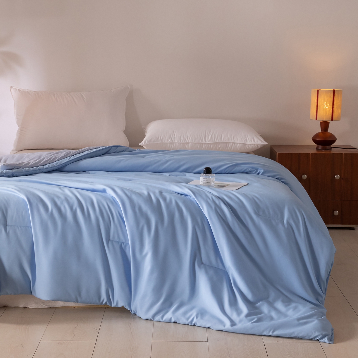 91家纺网 家纺一手货源 找家纺 大红帽家纺 2025新款亲肤柔软舒适四季被子被芯 浅蓝