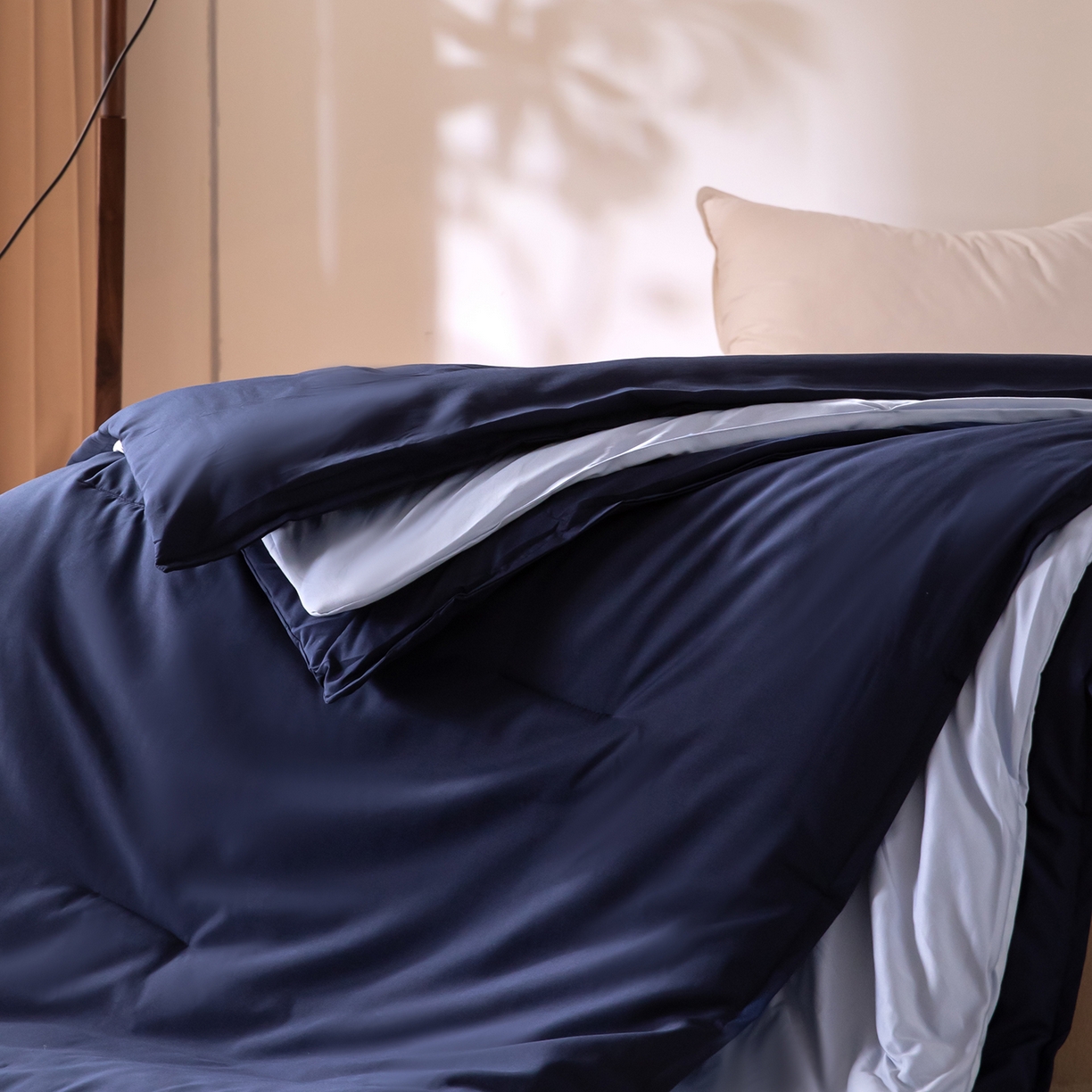 91家纺网 家纺一手货源 找家纺 大红帽家纺 2025新款亲肤柔软舒适四季被子被芯 深蓝