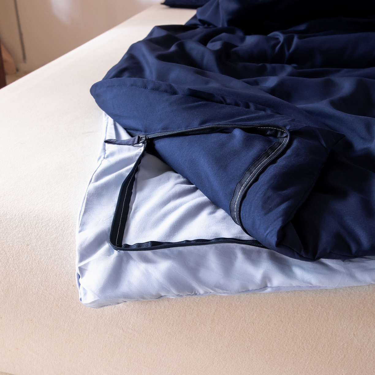 91家纺网 家纺一手货源 找家纺 大红帽家纺 2025新款亲肤柔软舒适四季被子被芯 深蓝