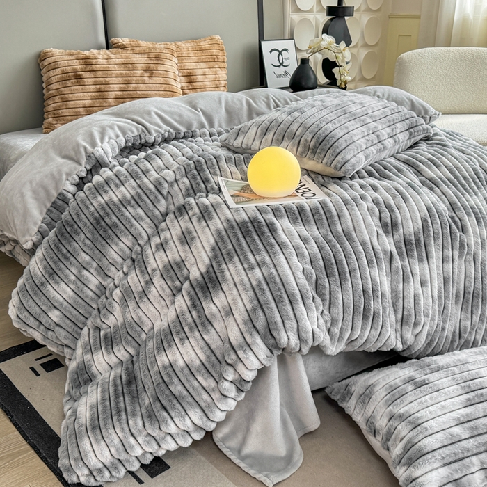 91家纺网 家纺一手货源 找家纺 蓝极人 2025新款A类抽条兔绒兔毛绒兔兔绒四件套 渐变彩泡泡-灰